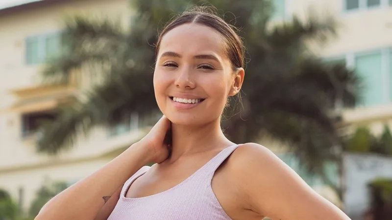 chloe thompson works dick like an olympian